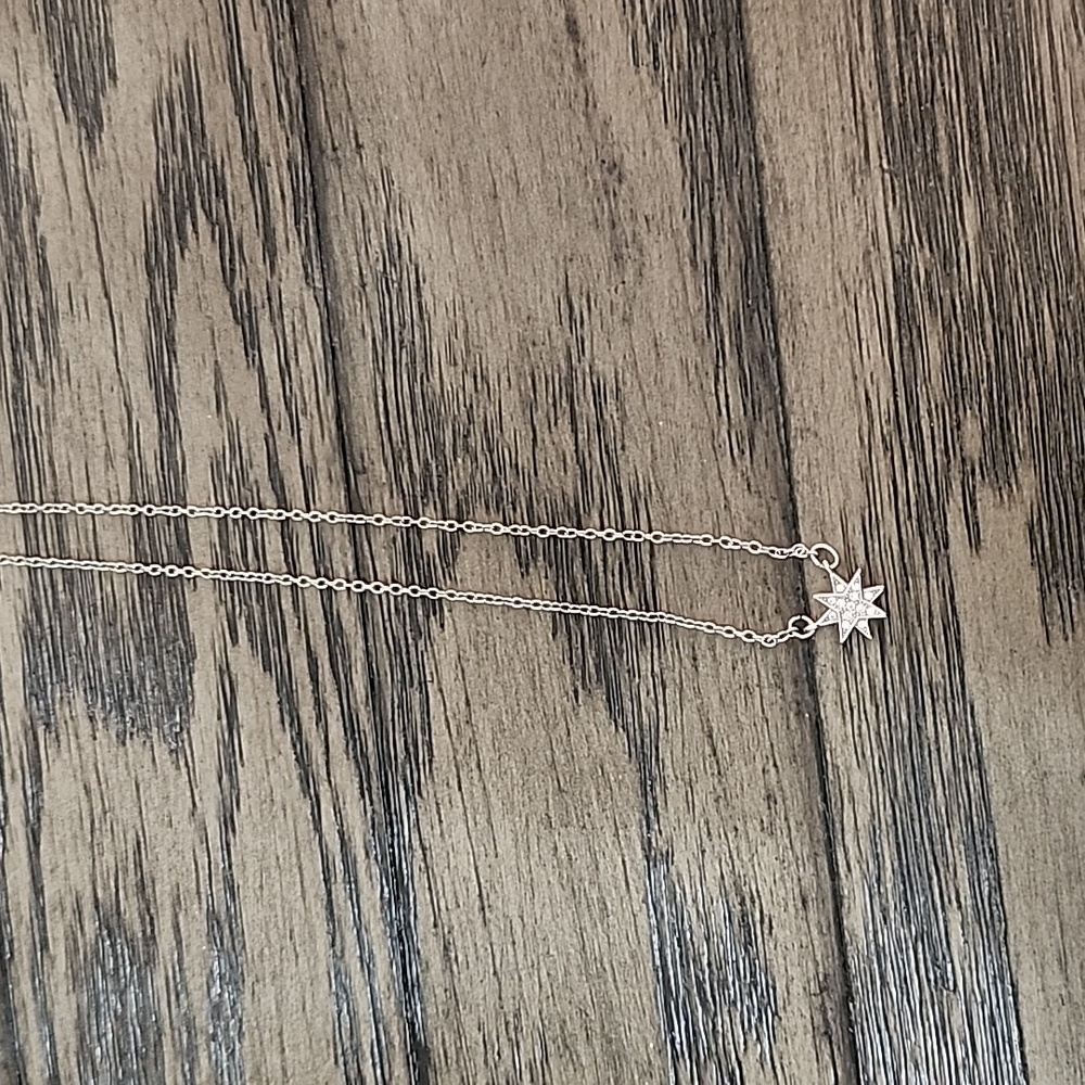 Star necklace with adjustable length